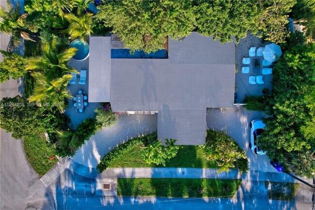 Building Photo - 3138 SW 15th St