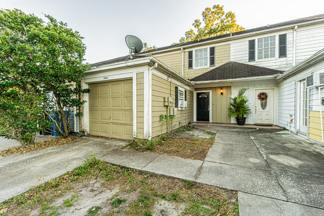 Building Photo - 6218 Oak Cluster Cir