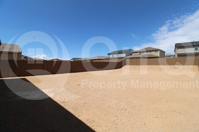 Building Photo - 5976 E Quail Ave