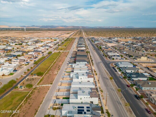 Building Photo - 14735 Pebble Hills Blvd