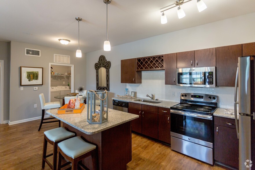 2BR, 2BA - 1088 SF - Kitchen - Hunter's Point