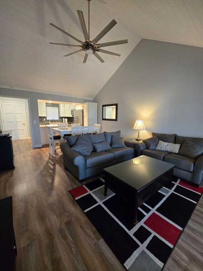 Building Photo - Cozy Condo in Errol Estates