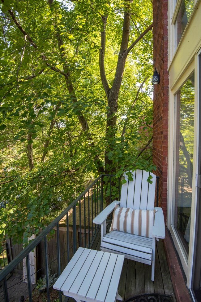 Building Photo - Beautiful Home in the Coveted Gated Commun...