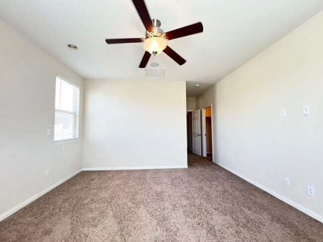 Building Photo - Wonderful one-story single-story property