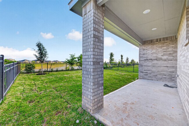 Building Photo - 27435 Sunterra Village Dr