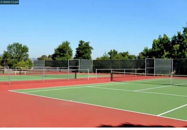 Building Photo - 1405 Kinross Ct