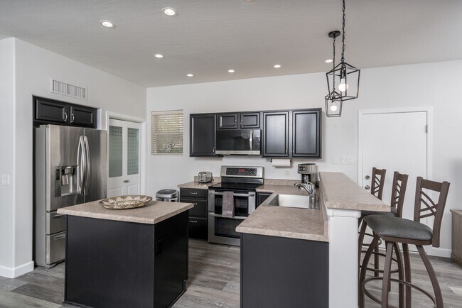 Building Photo - 3034 W Villa Cassandra Dr