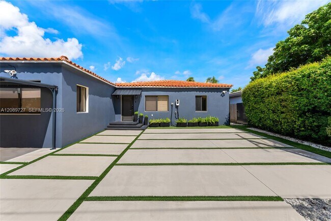 Building Photo - 925 Stillwater Dr