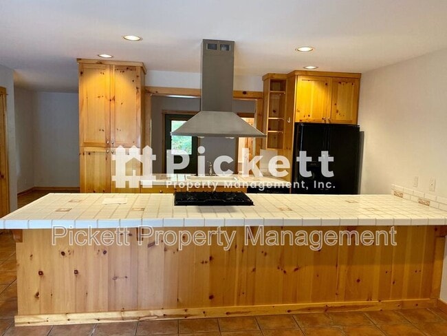 Building Photo - 4673 NW Walgren Dr