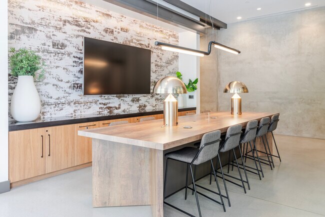 Building Photo - 238 13th St