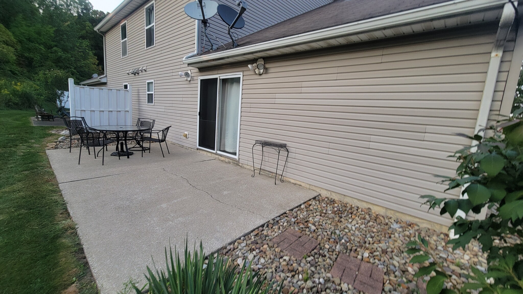 Building Photo - 615 Hilltop Ter