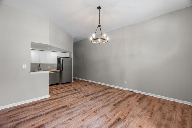 Building Photo - Fully Renovated 2BR in Historic Soulard | In-Unit Laundry | Off-Street Parking