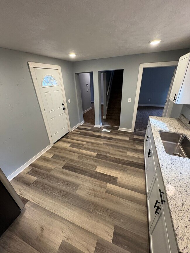 Building Photo - 3 BEDROOM | 2 BATH | SINGLE FAMILY HOME