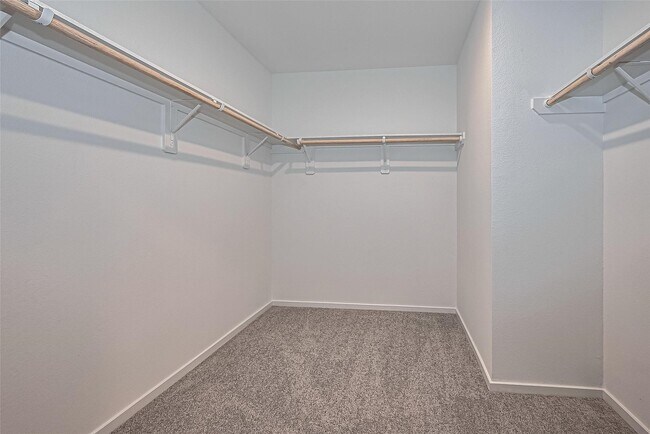 Building Photo - 27615 Village Cir Dr