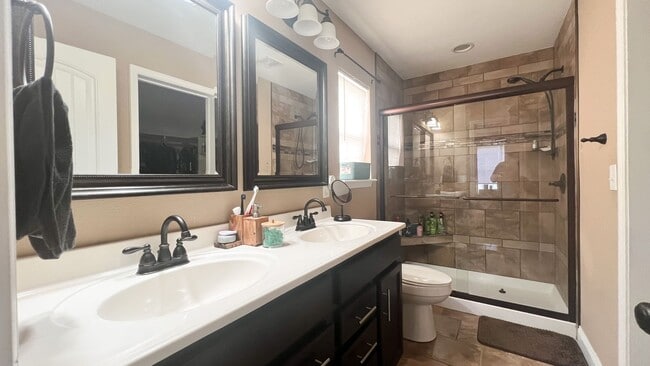 Building Photo - 107 Greythorn Ct
