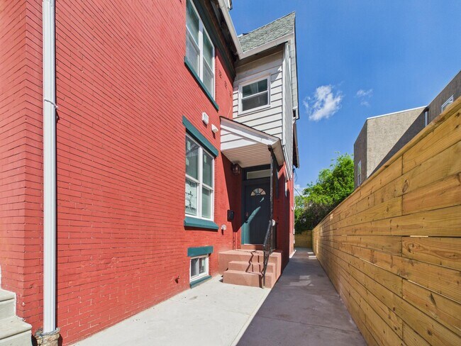 Building Photo - 3205 Summer St