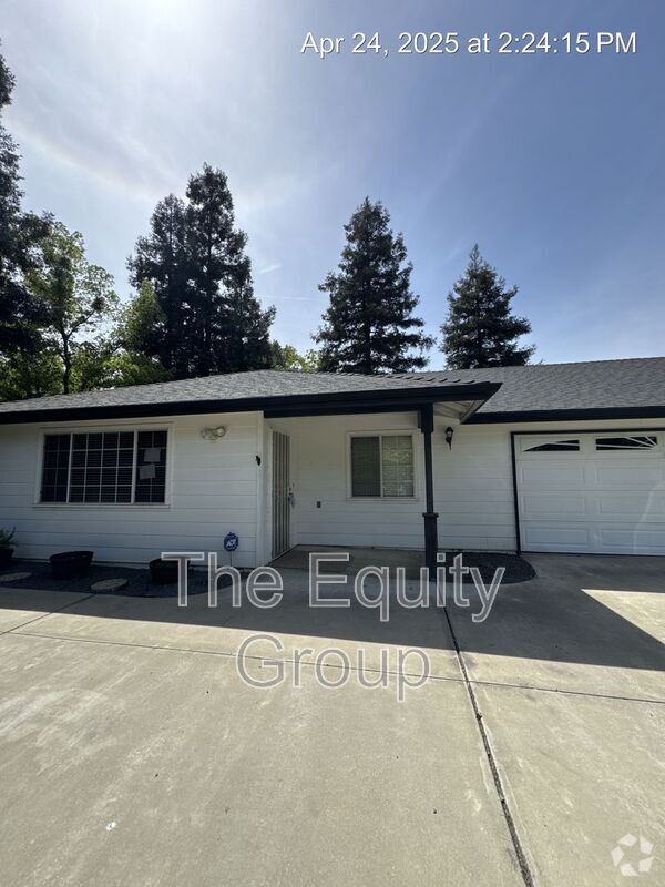 Building Photo - 1827 E Cambridge Ct