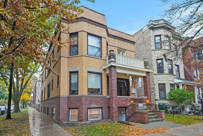 Primary Photo - 2203 W Giddings St