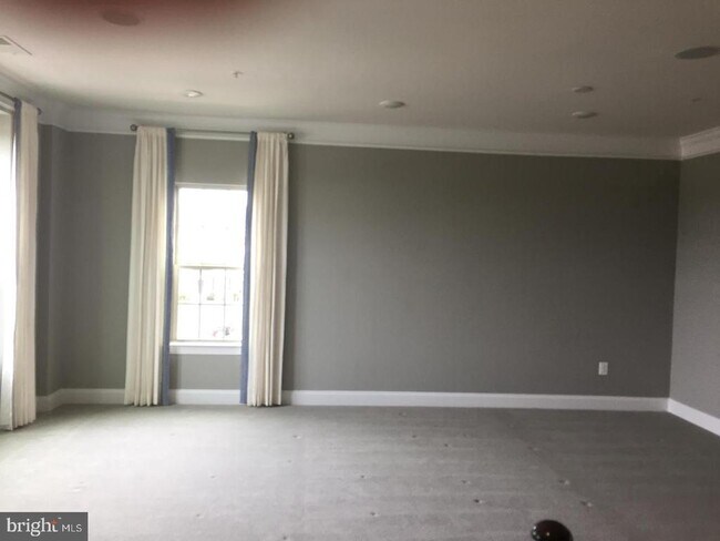 Building Photo - 6489 Jack Linton Dr N