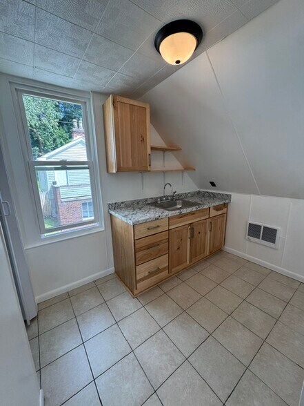 Building Photo - 315 W Otterman St