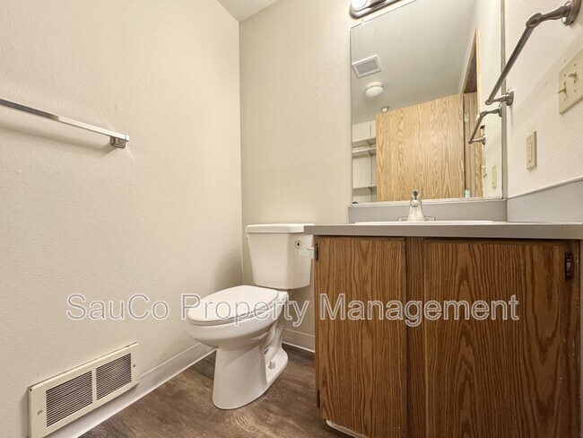 Building Photo - 2738 SE 62nd Ave