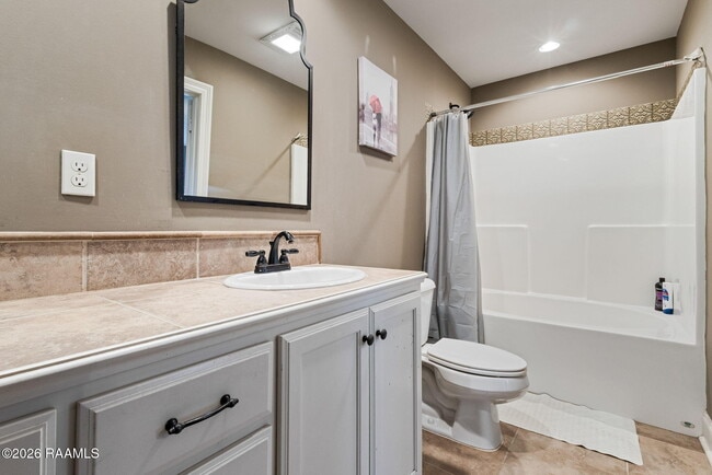 Building Photo - 122 Acacia Ln