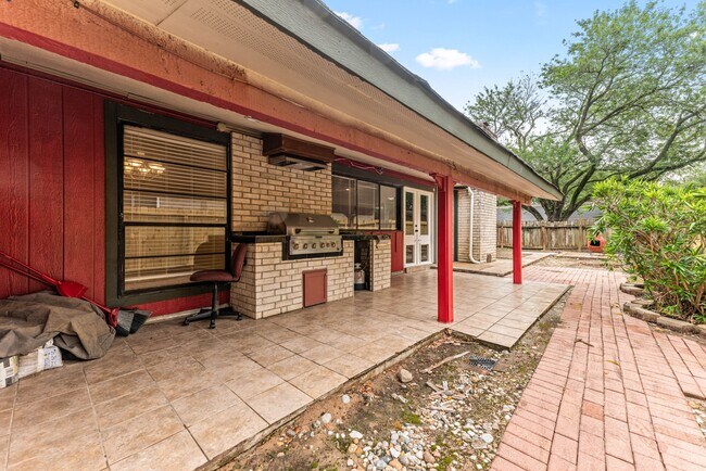 Building Photo - 4838 Gretna Green Dr