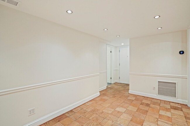 Building Photo - Beautiful One Bedroom in the Heart of Foggy Bottom| Water and Gas Included!