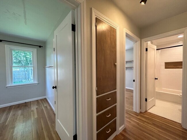 Building Photo - Beautiful Single-Family Home with Large Ya...