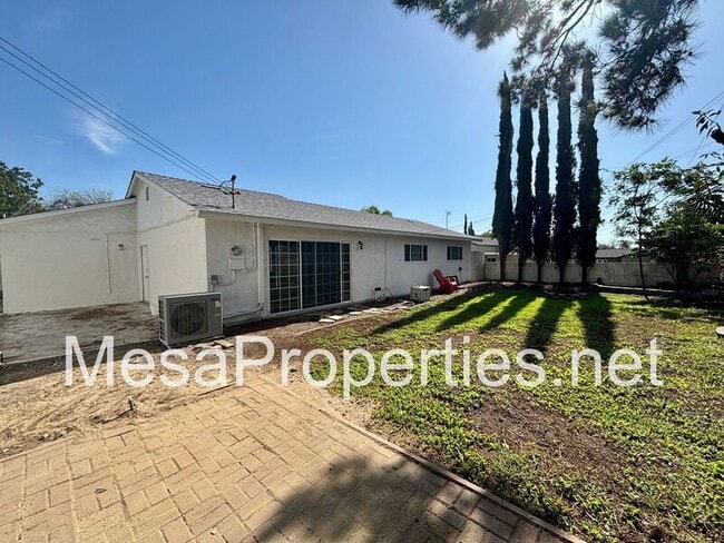 Building Photo - 1481 N Grove Ave