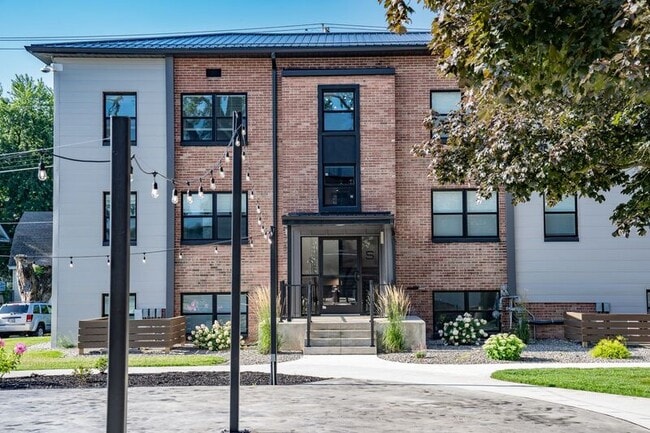 Building Photo - 1823 Griswold Dr