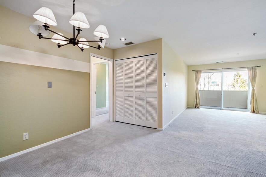 dining room - 300 Murchison Dr