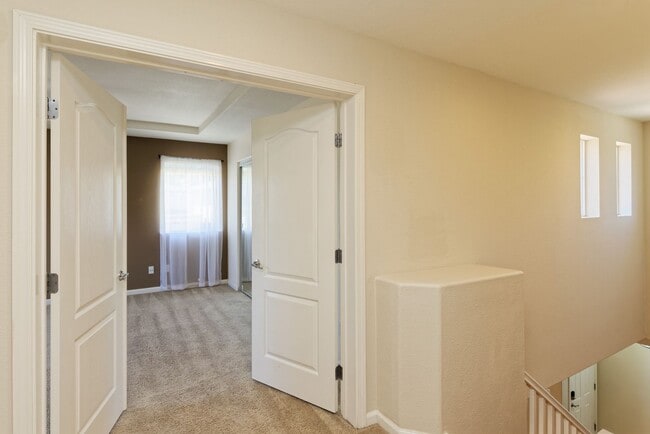 Building Photo - 1012 Trailside Dr
