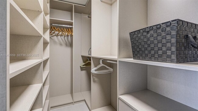 Building Photo - 1000 Brickell Plaza