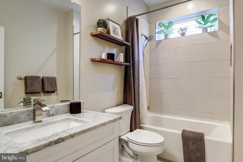 Building Photo - 1636 Trinidad Ave NE