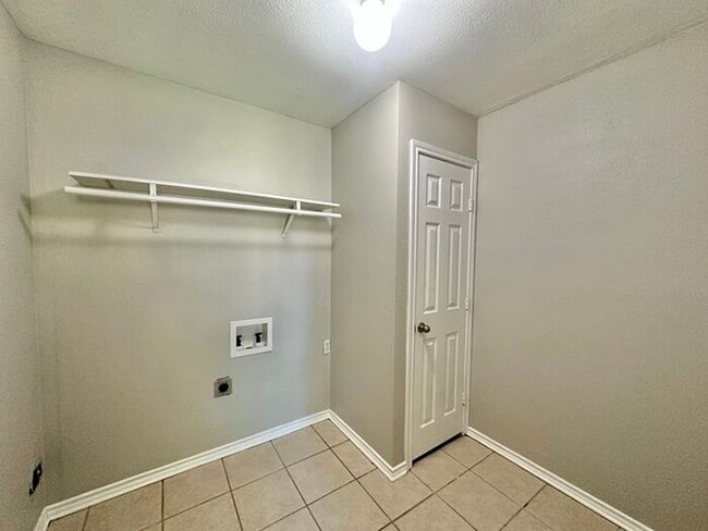 Building Photo - Available Now! Newly Updated 3 Bedroom 2 B...
