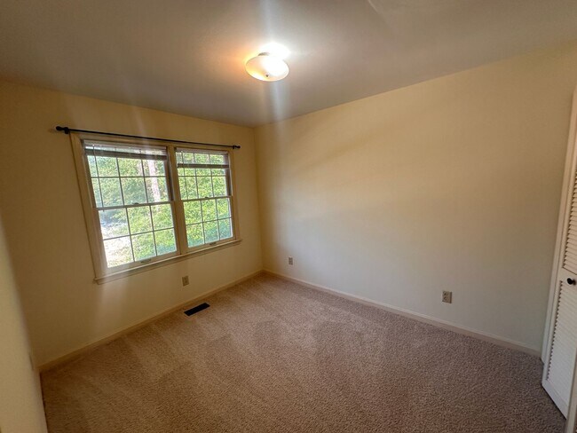 Building Photo - 2228 Yaupon Dr