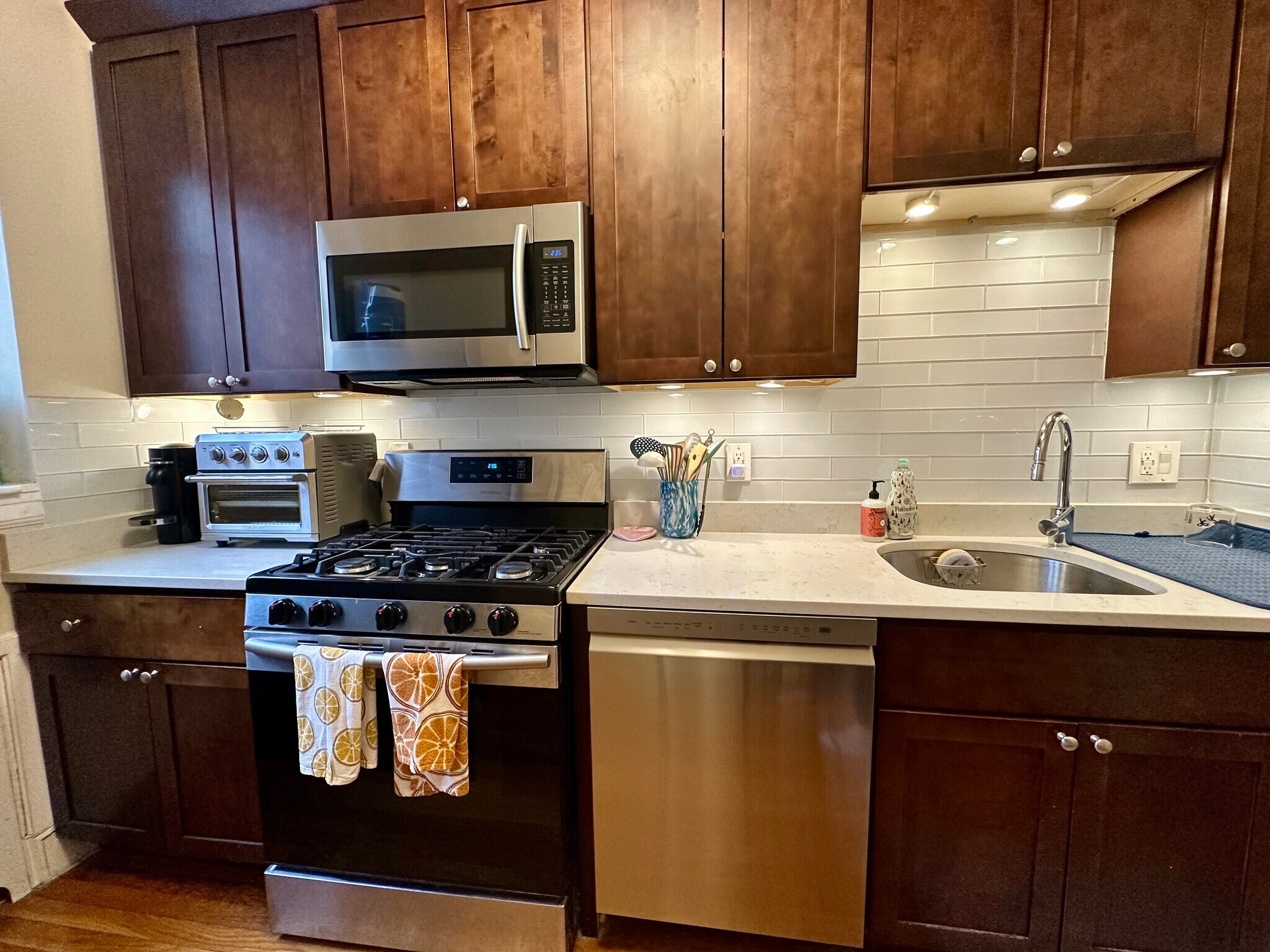 Building Photo - 65 Strathmore Rd