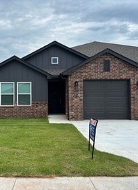 Building Photo - Brand New Duplex!