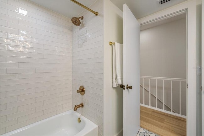 Building Photo - 320 ISLAND Way