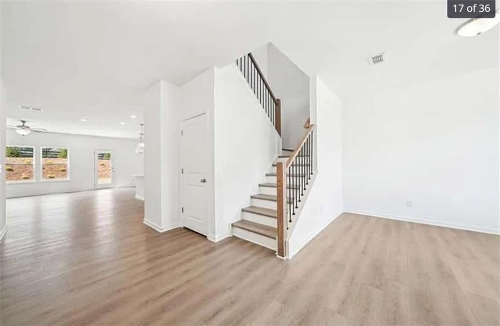 Building Photo - 320 Silverleaf Trl
