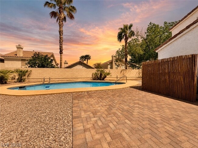 Building Photo - 1436 Country Hollow Dr