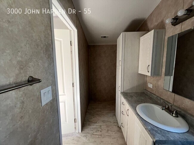 Building Photo - 3000 John Harden Dr