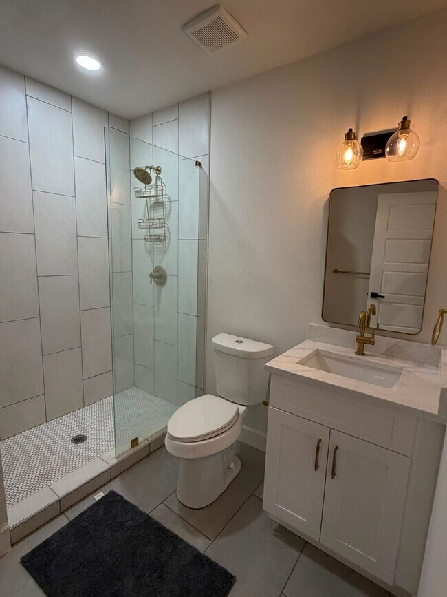 Building Photo - Charming 1-Bedroom Home in a Prime Northwest Location