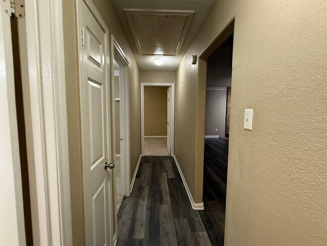 Building Photo - 12539 F Bar Dr