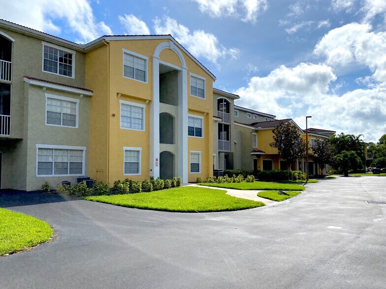 Building Photo - 5551 Bentgrass Dr