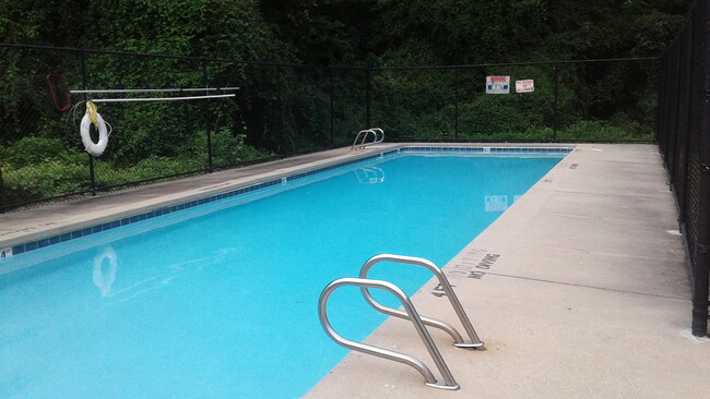 Building Photo - 520 N Tremont Dr