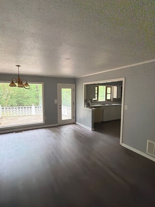 Building Photo - 415 Sylvan Trail