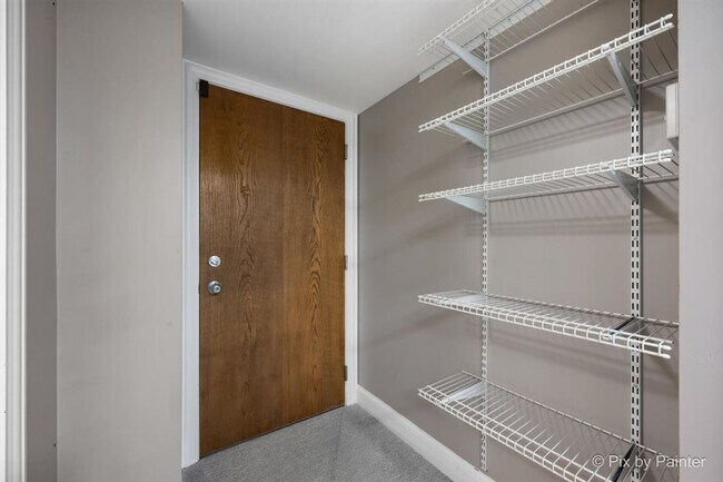 Building Photo - Updated Duplex Condo with 2 parking spots
