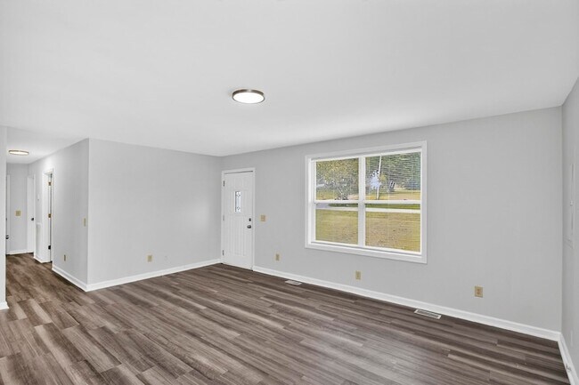 Building Photo - 1009 Lynndale Dr
